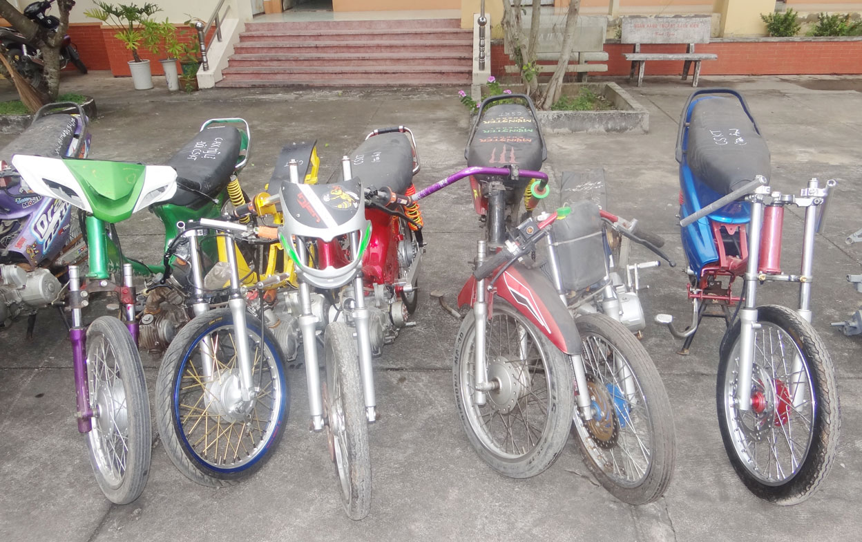 Công an huyện Cần Đước thu giữ xe môtô “độ” thành xe đua