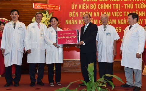 Thủ tướng yêu cầu xử lý việc xâm phạm sức khỏe, tính mạng y, bác sĩ