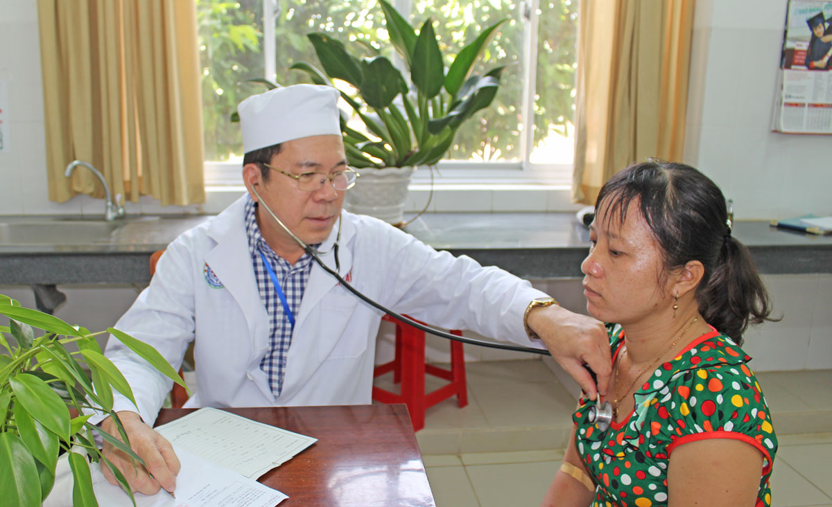 Bác sĩ Lê Phước Hải luôn gương mẫu trong công việc, tận tình với người bệnh