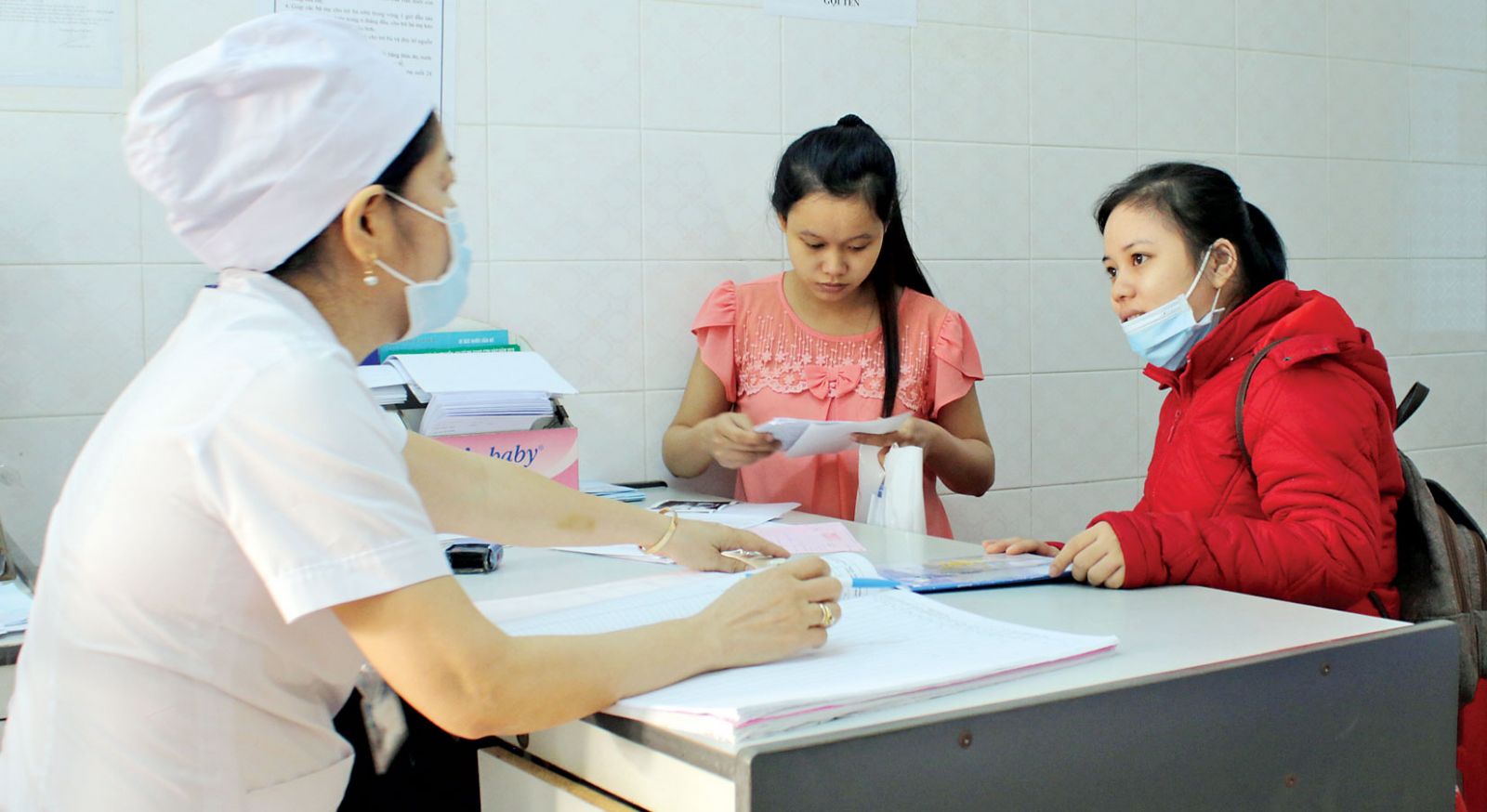 “Gõ cửa” hạnh phúc Bệnh nhân thắc mắc về sức khỏe sinh sản được tư vấn tại Khoa Sản, Bệnh viện Đa khoa Long An