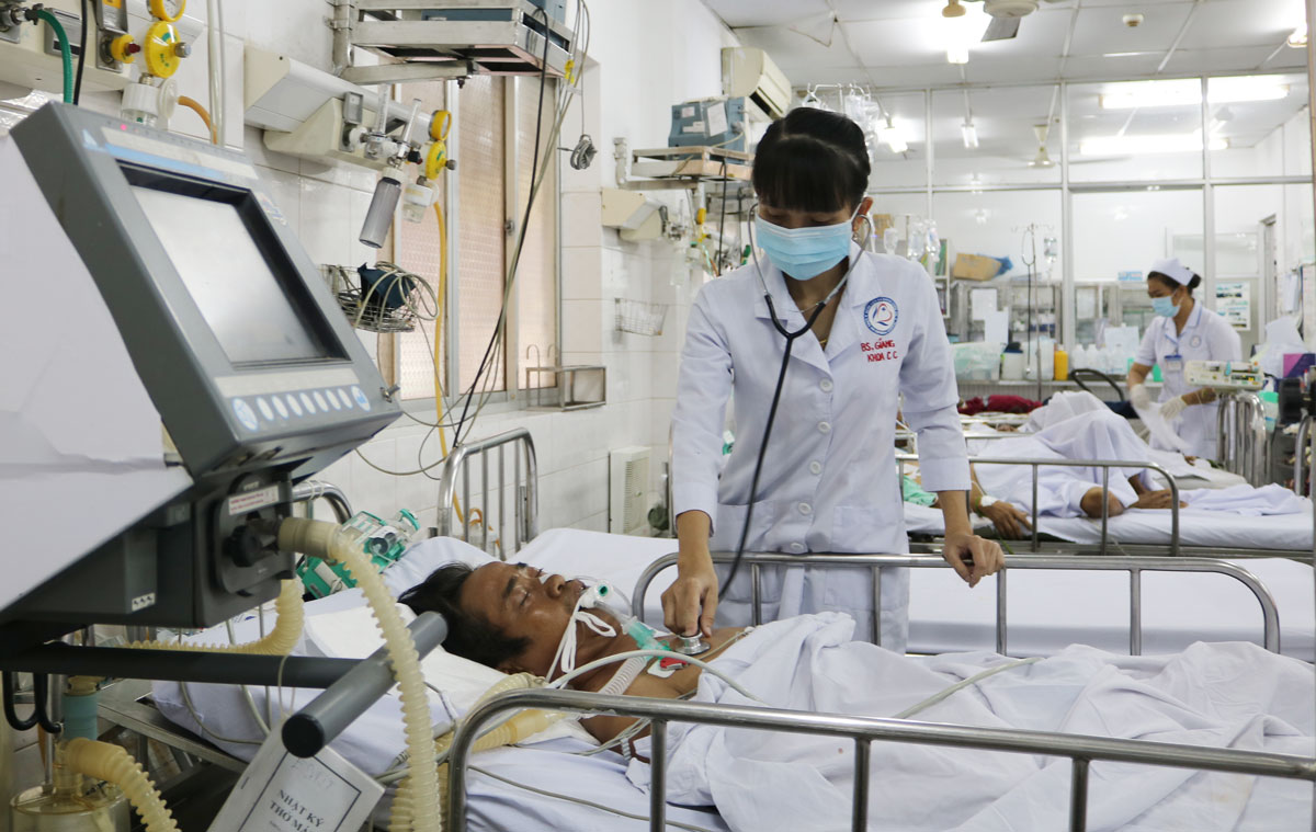 Làm việc tại khoa cấp cứu là cơ hội để bác sĩ Hồ Thị Cẩm Giang nâng cao tay nghề và rèn luyện kỹ năng giao tiếp, ứng xử