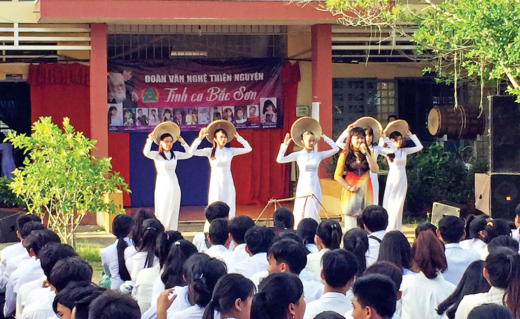 Đưa âm nhạc vào trường học tại Trường THPT Tân Thạnh Ảnh: An Thuận