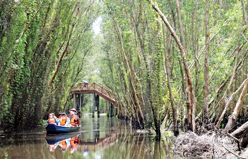 Khu du lịch Làng nổi Tân Lập - nơi du khách có thể hòa mình với thiên nhiên, tìm hiểu về hệ sinh thái ngập nước đặc trưng