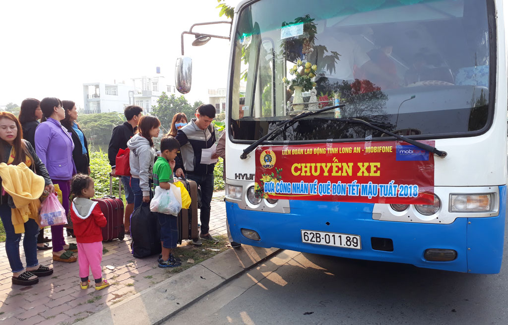 Công nhân phấn khởi trở lại làm việc sau tết