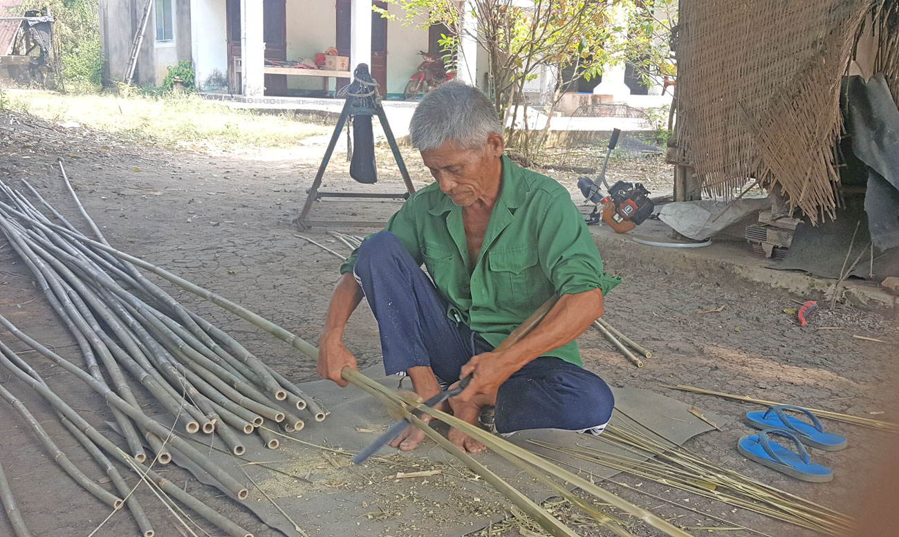 Không biết nghề đan cần xé có từ bao giờ, chỉ biết rằng, nghề này vẫn duy trì từ thế hệ sang thế hệ khác