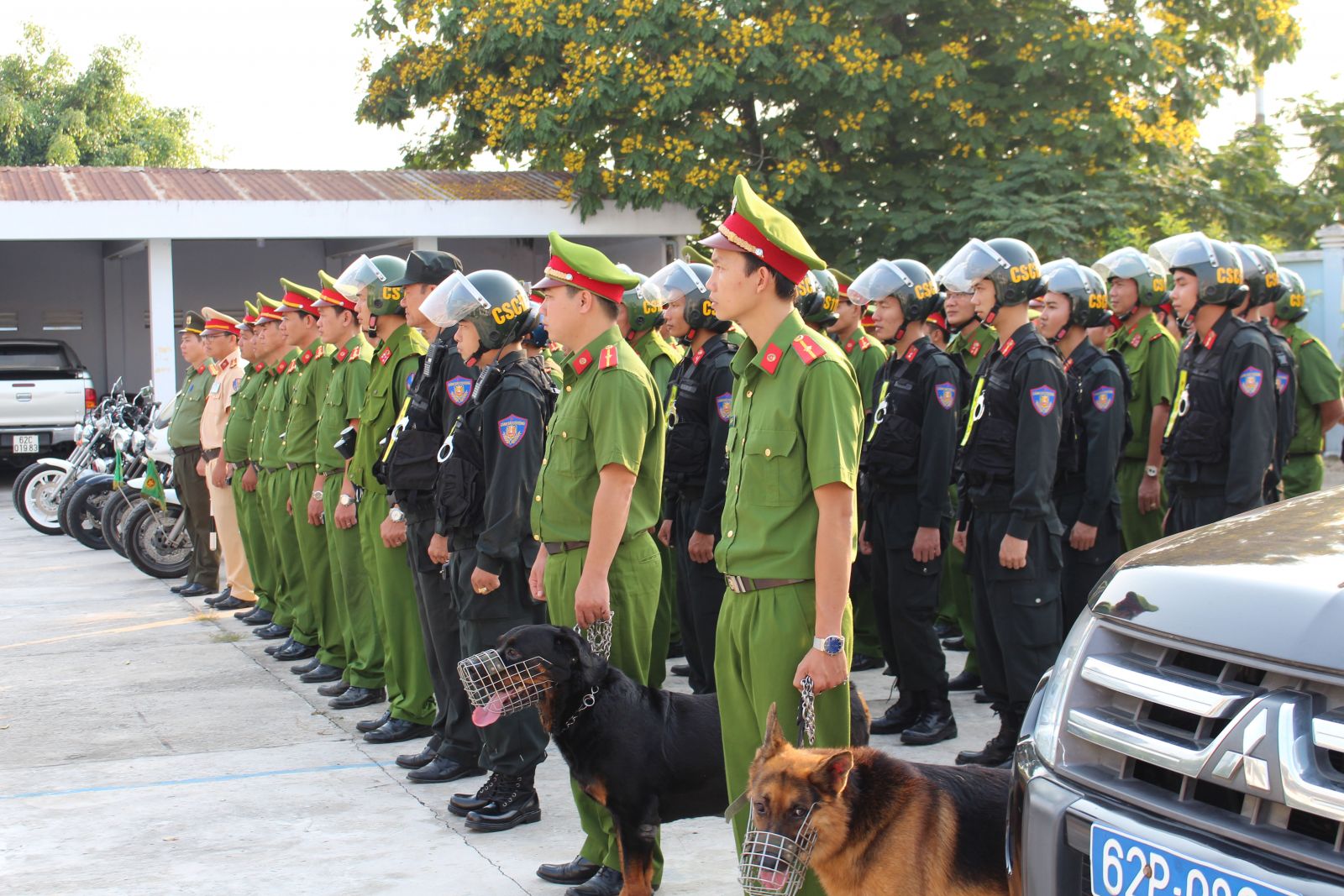 Cảnh sát cơ động trong buổi lễ ra quân tuần tra, kiểm soát, đảm bảo ANTT Tết Nguyên đán Mậu Tuất 2018