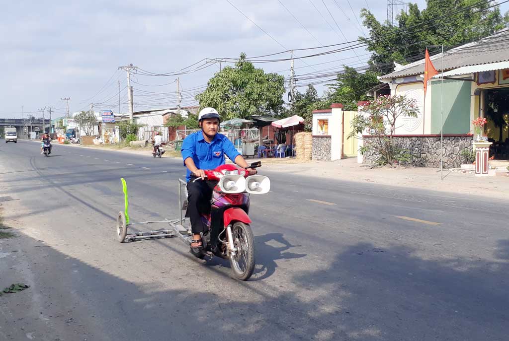 Mô hình xe hút đinh giúp người đi đường an toàn hơn