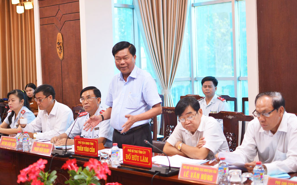 Chủ tịch UBND tỉnh – Trần Văn Cần trao đổi một số nội dung với đoàn công tác Thanh tra Chính phủ