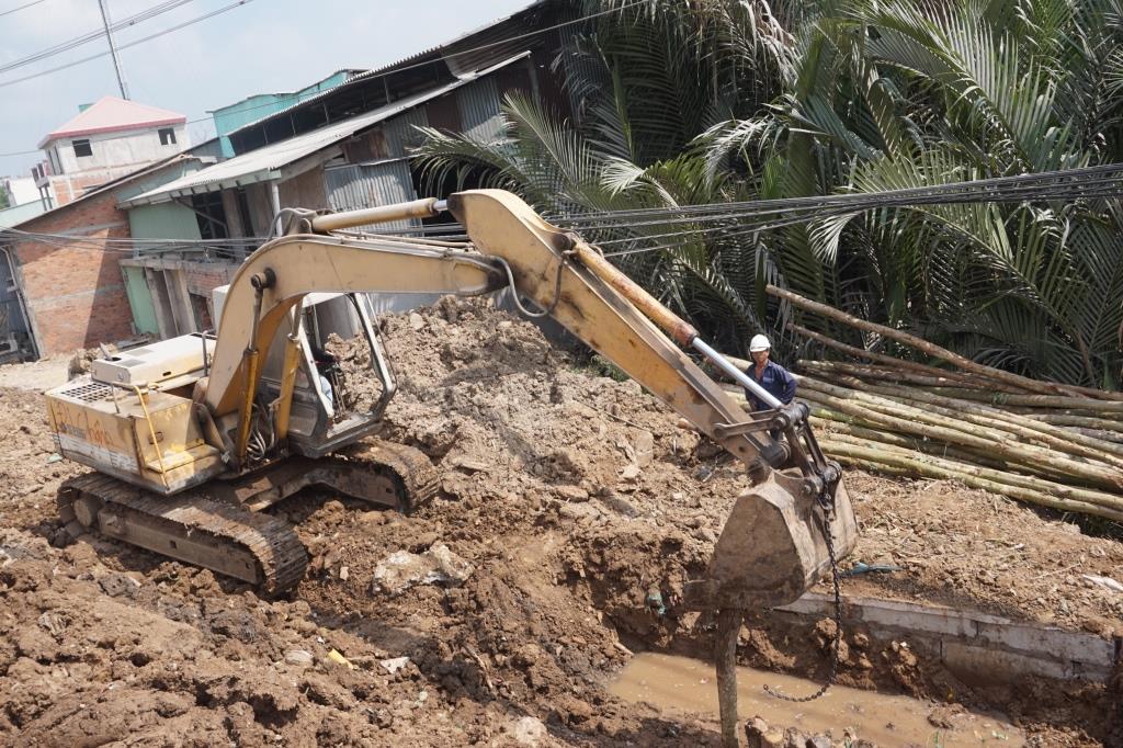 Gia cố móng cầu .