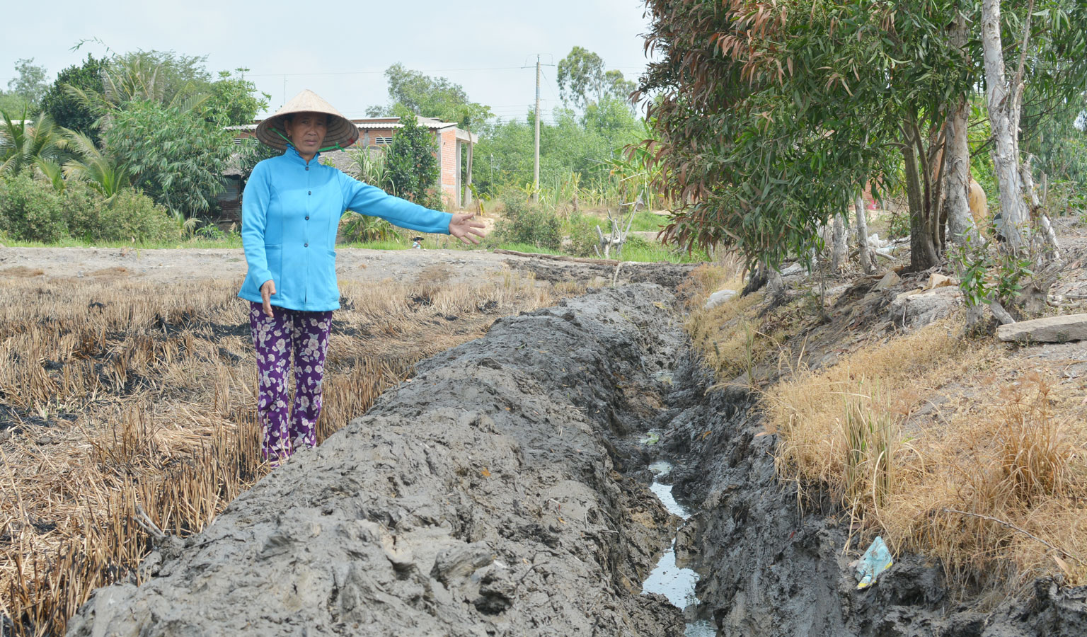 Tranh chấp đường thoát nước, kéo côn đồ đánh người Phần đường nước tranh chấp giữa 2 gia đình