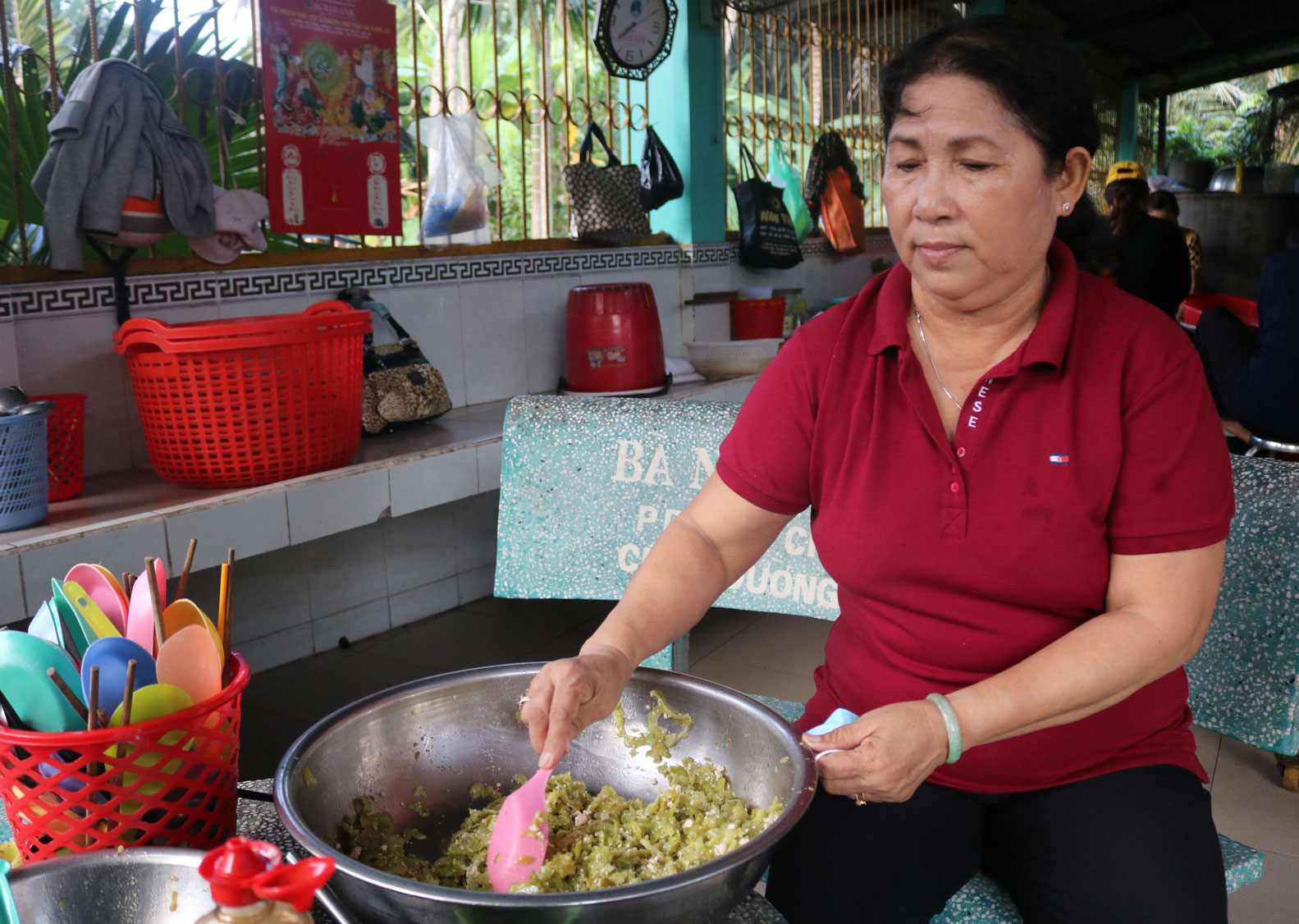 Mang đến cho bệnh nhân nghèo những bữa cơm bảo đảm chất dinh dưỡng là mong muốn của bà Lê Thị Thanh Phượng và tất cả thành viên bếp ăn từ thiện