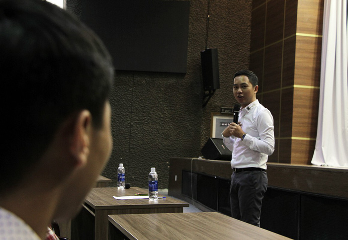 TS Hiếu lưu ý sinh viên chia tay cần phải văn minh - Ảnh: Trọng Nhân