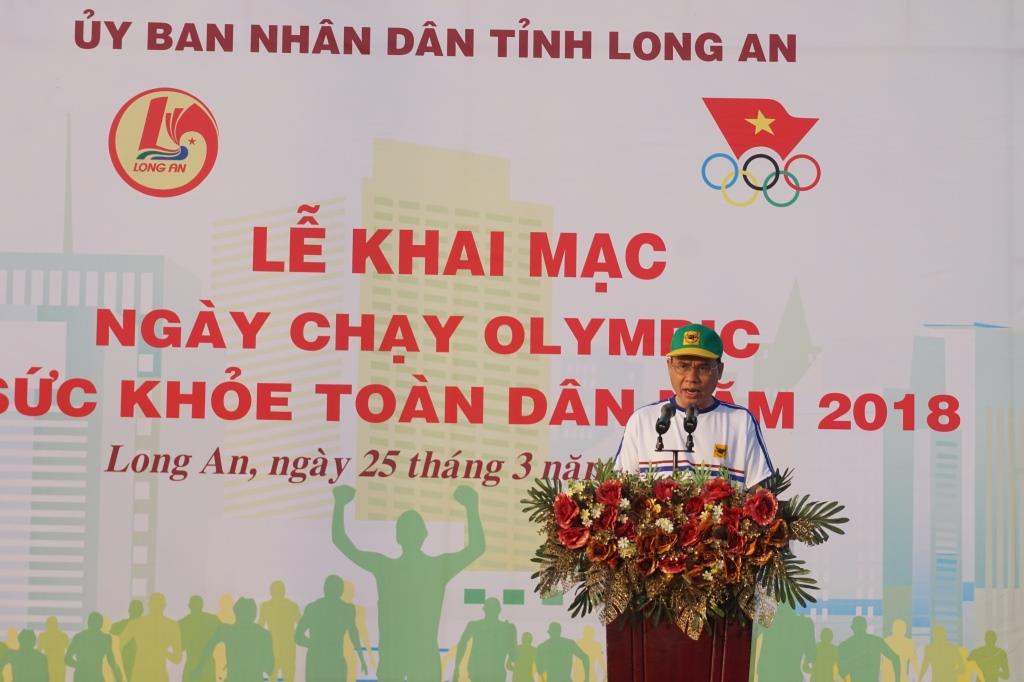 Phó chủ tịch UBND tỉnh Long An-Hoàng Văn Liên phát động phong trào luyện tập thể dục, thể thao rèn luyện sức khỏe theo tấm gương Bác Hồ vĩ đại.