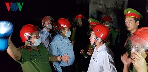 Phó Thủ tướng Trương Hòa Bình kiểm tra thực tế khu vực hiện trường vụ cháy