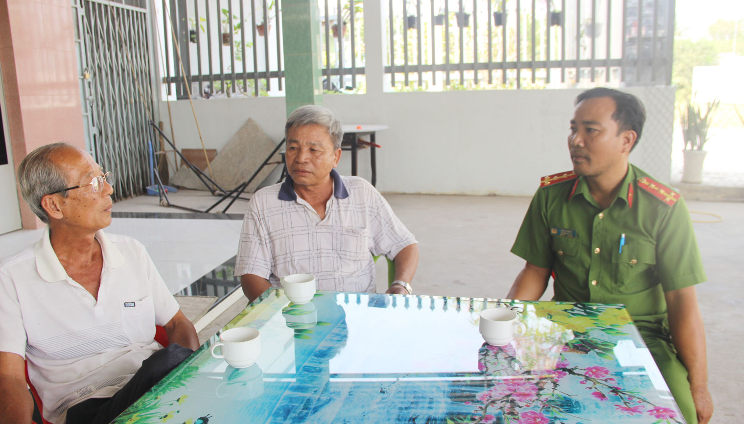 Tăng cường công an chính quy về xã bảo đảm an ninh, trật tự tại cơ sở Công an chính quy được tăng cường, tạo lòng tin của quần chúng nhân dân