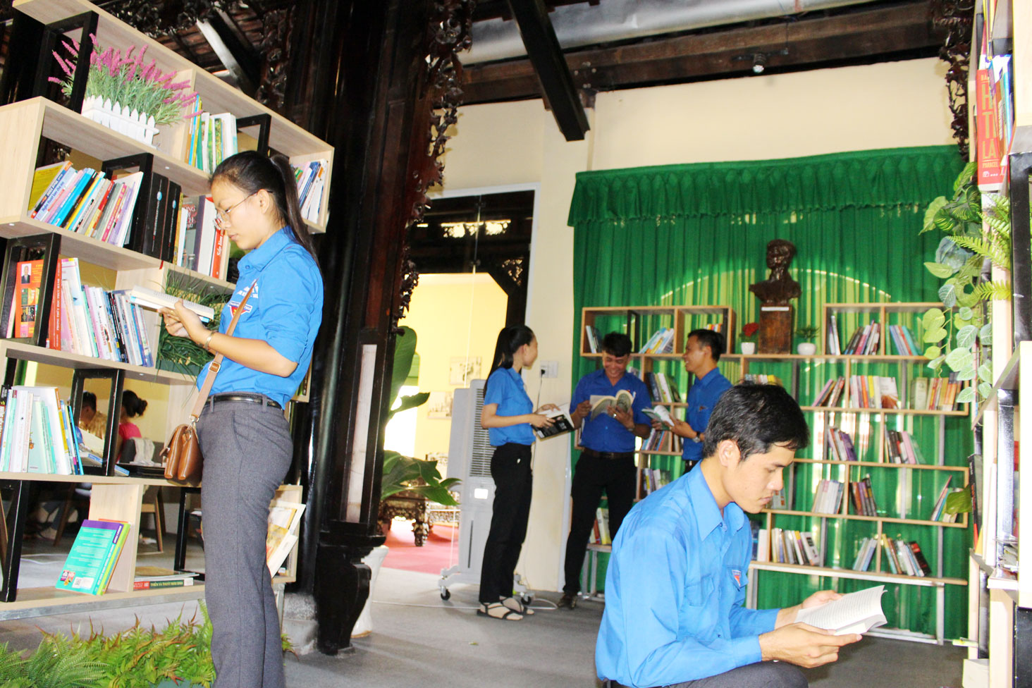 Cà phê sách - mô hình khởi nghiệp hiệu quả của đoàn viên, thanh niên huyện Cần Giuộc