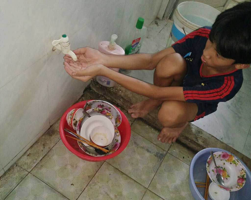Tình trạng thiếu nước sinh hoạt lại xảy ra đối với gần 20 hộ dân ấp Trương Công Ý, xã Tân Lập, huyện Tân Thạnh