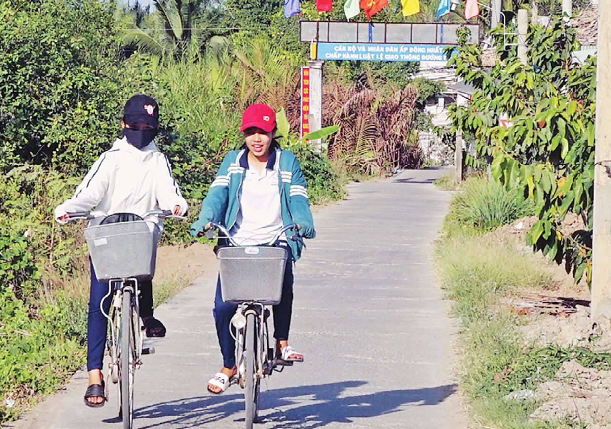 Đường giao thông nông thôn ấp Đông Nhất, xã Tân Chánh có sự đóng góp của Lê Long Sơn