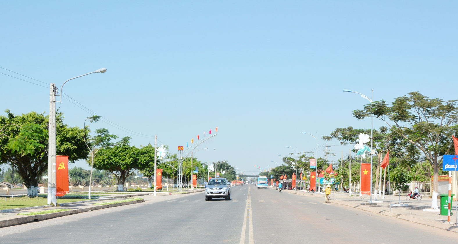Các trục đường trong thị trấn Vĩnh Hưng được đầu tư xây dựng, tạo diện mạo mới cho thị trấn