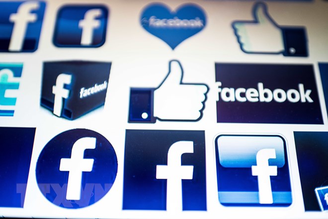 Biểu tượng mạng xã hội Facebook trên màn hình máy tính. (Nguồn: AFP/TTXVN)
