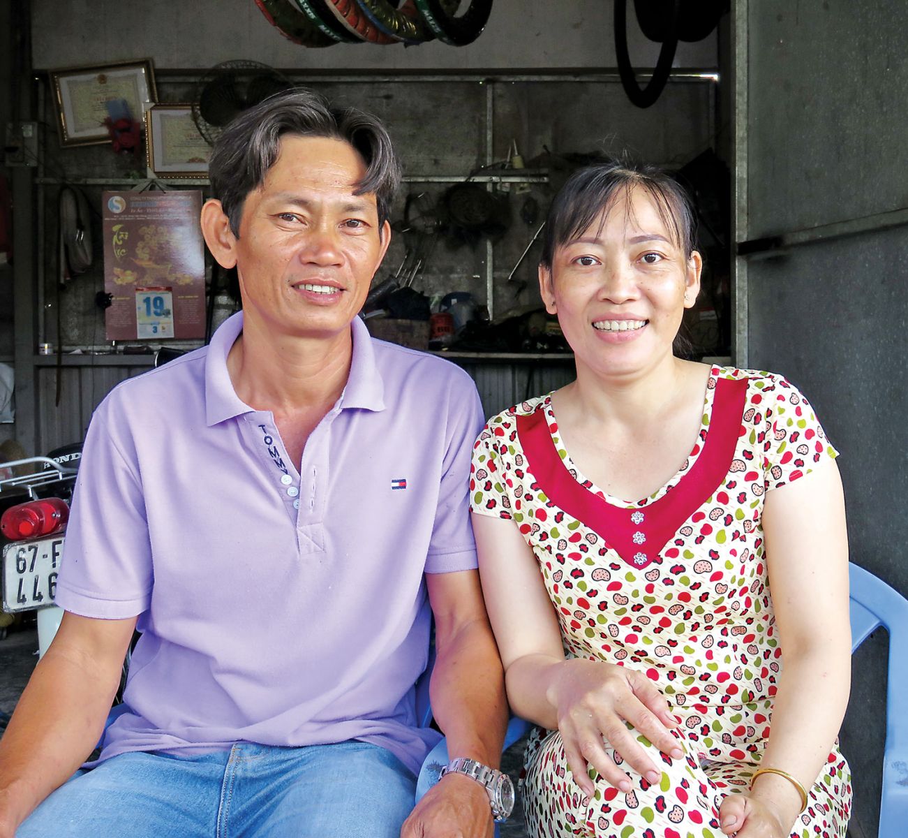 Vợ chồng anh  Thi Văn Tiến, chị Nguyễn Thị Cẩm Thu vui vẻ bên nhau