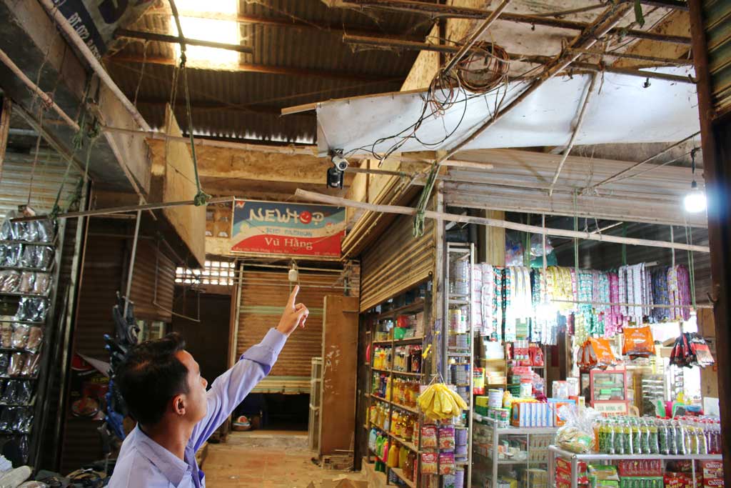 Hệ thống điện tại chợ bách hóa Vĩnh Hưng xuống cấp nghiêm trọng rất dễ chạm, chập gây cháy