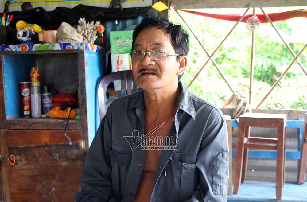 Đồng Tháp: Chặt đầu hàng xóm vứt sang vườn trưởng khóm phi tang Ông Minh nói, phần đầu của nạn nhân bị nghi phạm Tâm vứt sang vườn ông