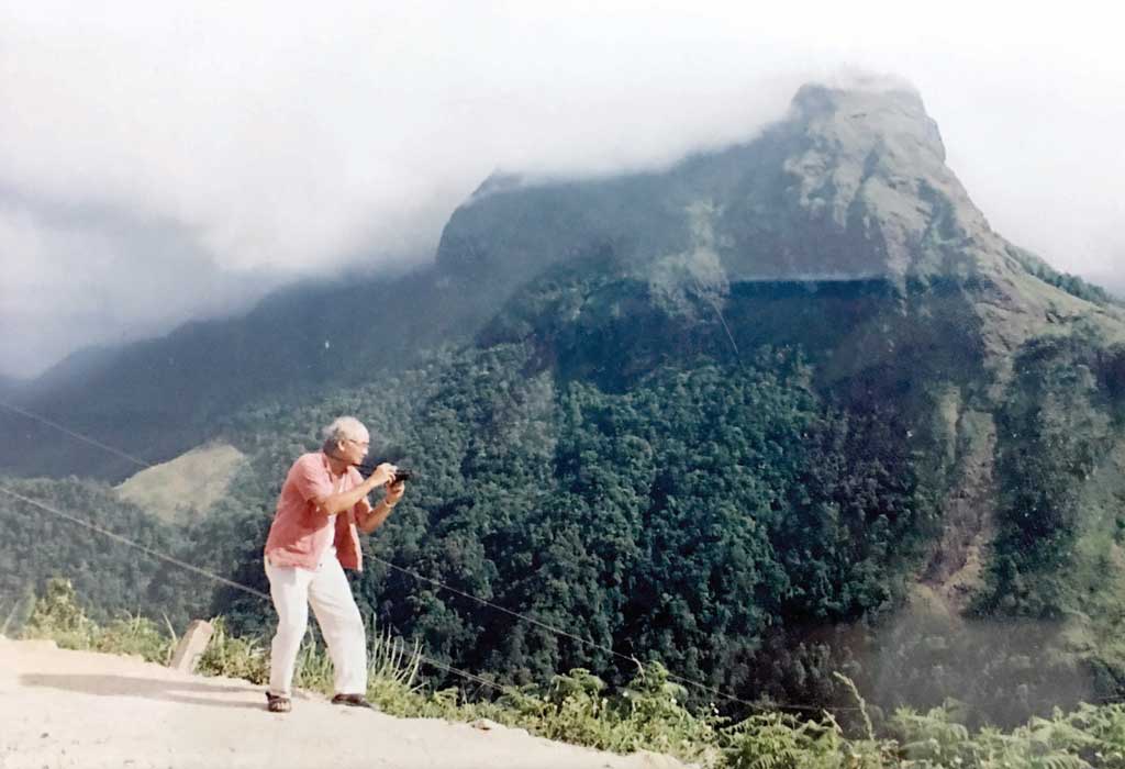 Tác giả trên đỉnh đèo bên sườn núi Phanxipăng