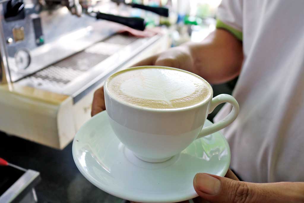 Nghề pha chế thu hút giới trẻ