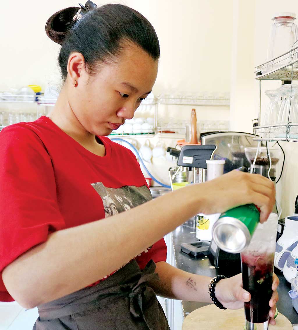 Nghề pha chế thu hút giới trẻ