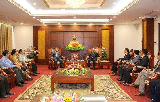 President of Lao Front for National Construction visits Hoa Binh