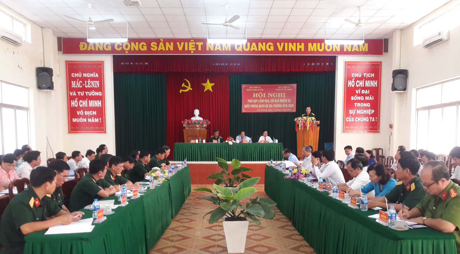 Việc phối hợp lãnh đạo, chỉ đạo nhiệm vụ quân sự, quốc phòng địa phương nhằm xây dựng lực lượng vũ trang huyện vững mạnh toàn diện