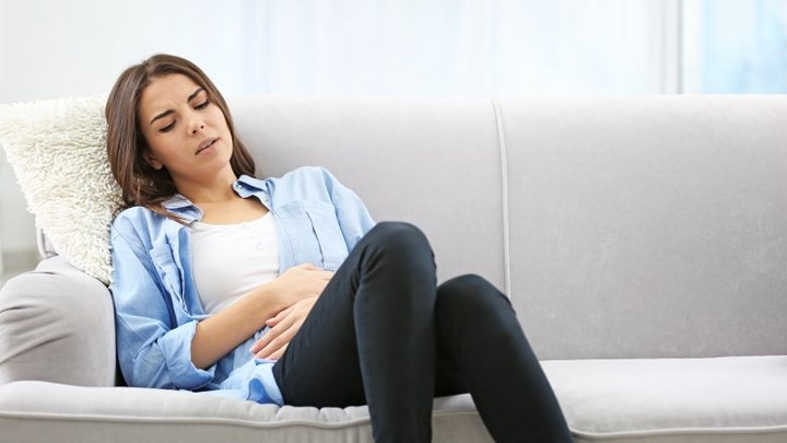 Có thể gây khó chịu về tiêu hóa: Nôn mửa và ốm nghén xuất hiện trong thời kỳ mang thai đôi khi có thể trở nên tồi tệ hơn do lượng chất sắt cao và một số vitamin B được dùng trước khi sinh. Ngoài buồn nôn, sắt cũng có thể gây táo bón.
