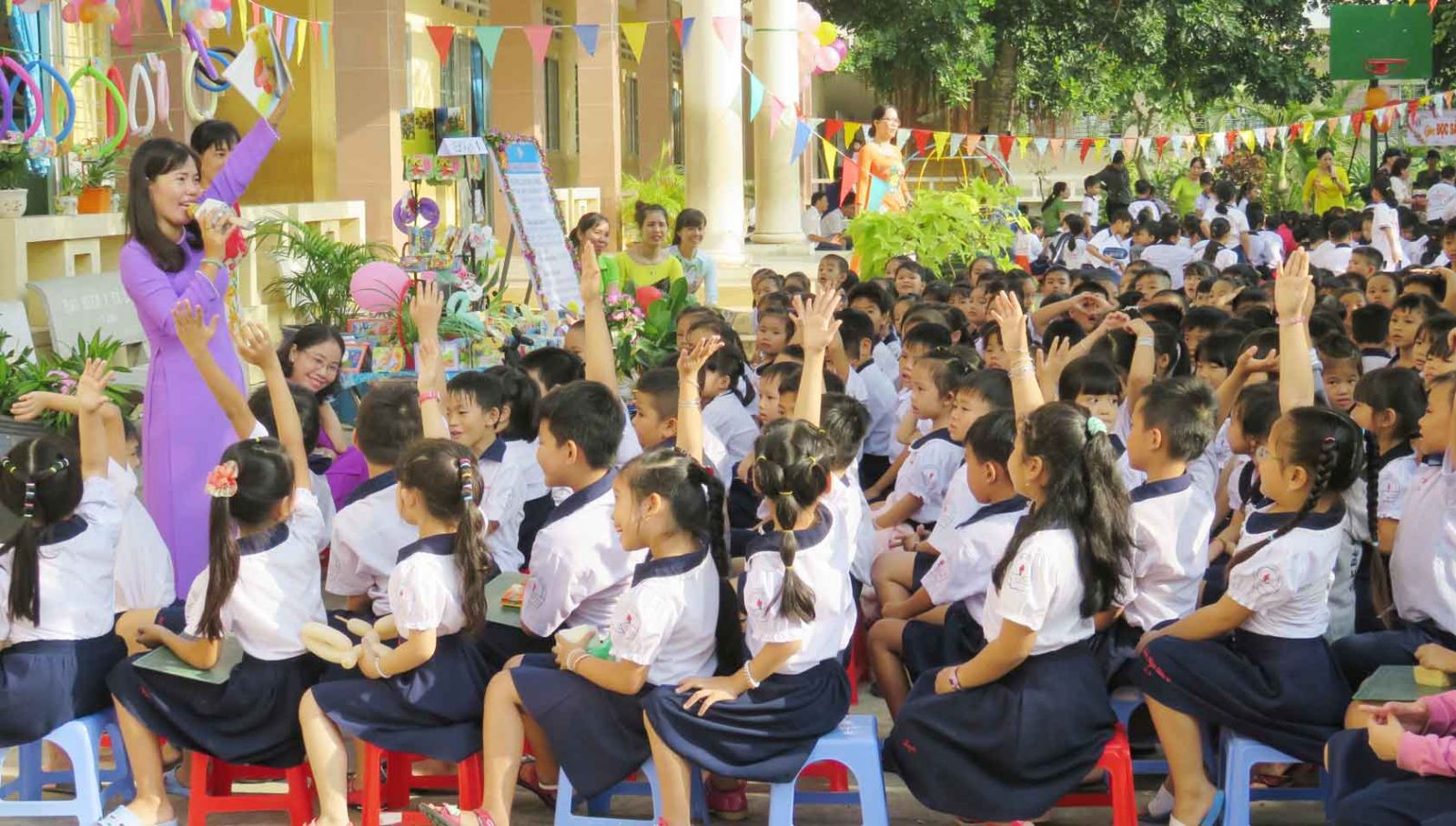 Ngày hội Đọc sách tại Trường Tiểu học Lý Tự Trọng (TP.Tân An) với chủ đề “Đọc sách cùng con” diễn ra vào tháng 01/2018