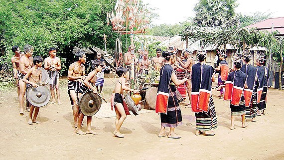 Exhibition on S’tieng ethnic group's culture opens in HCMC