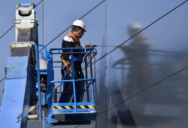 Công nhân làm việc tại Berlin, Đức. (Nguồn: AFP/TTXVN)