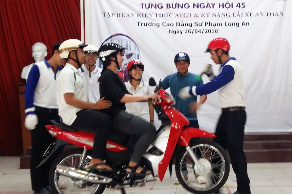 Tập huấn lái xe an toàn cho học sinh, sinh viên