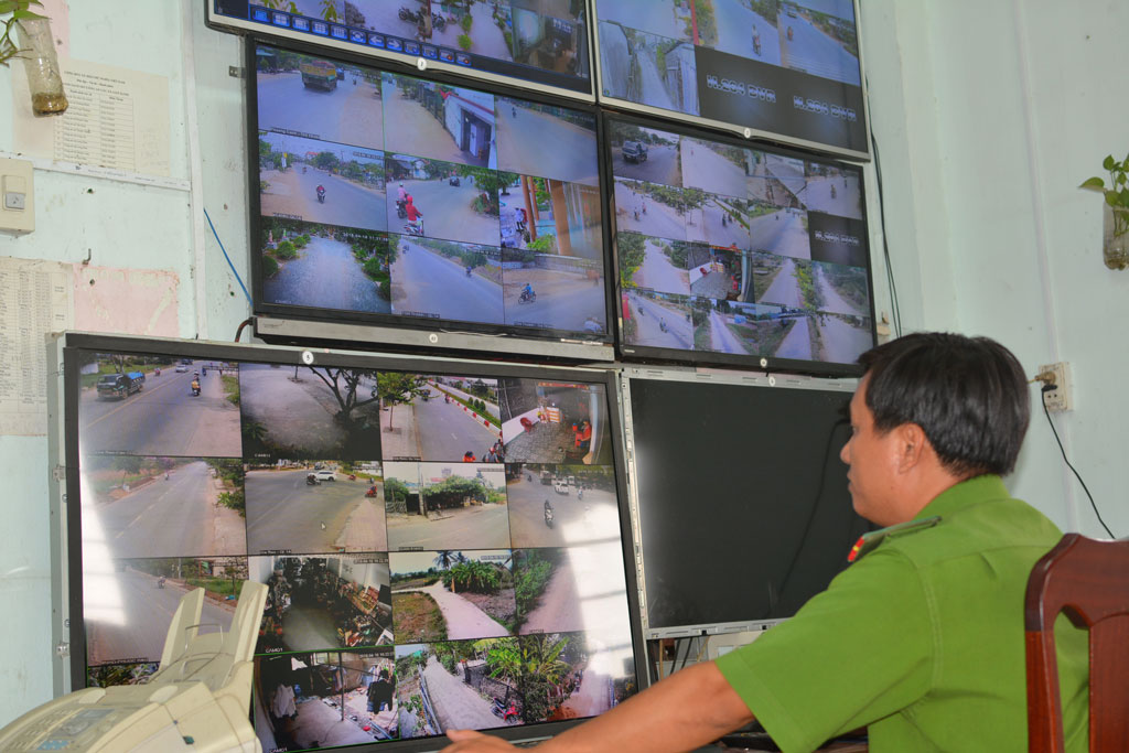 Hệ thống camera an ninh, trật tự được giám sát trực tiếp tại trụ sở Công an xã
