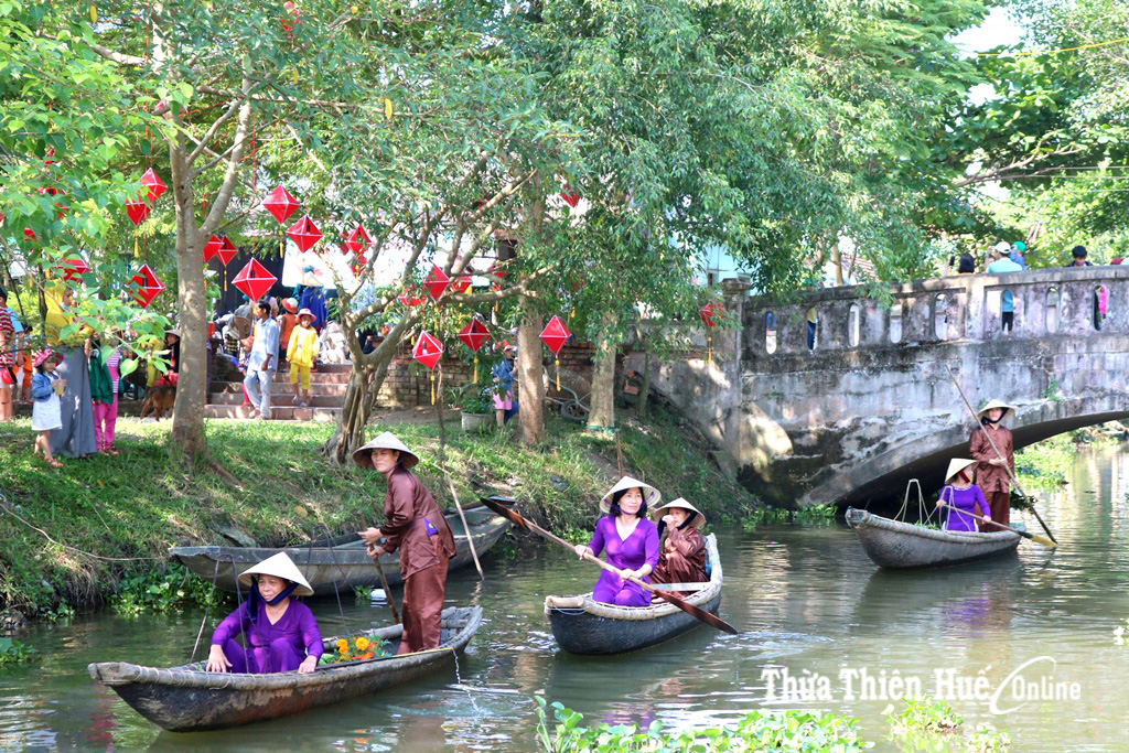 Hoạt cảnh đi chợ quê trên sông