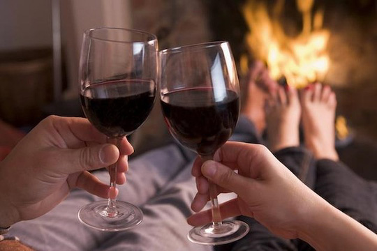 Rượu vang đỏ cũng là một thức uống có thể giúp kéo dài tuổi thọ khi chứa resveratrol và catechin, có thể làm giảm cholesterol và giúp ngăn ngừa ung thư.