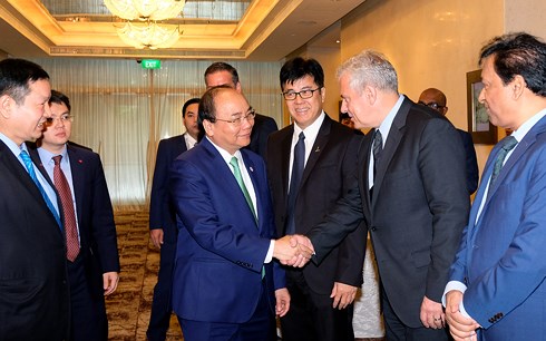 Thủ tướng Nguyễn Xuân Phúc và lãnh đạo các công ty đa quốc gia tham dự cuộc tọa đàm