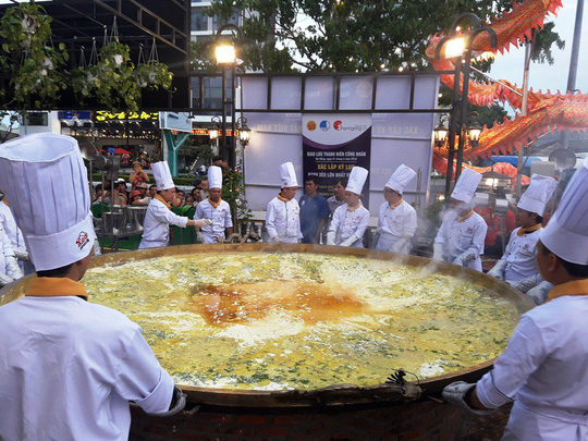 Chiếc bánh xèo lập kỷ lục lớn nhất Việt Nam