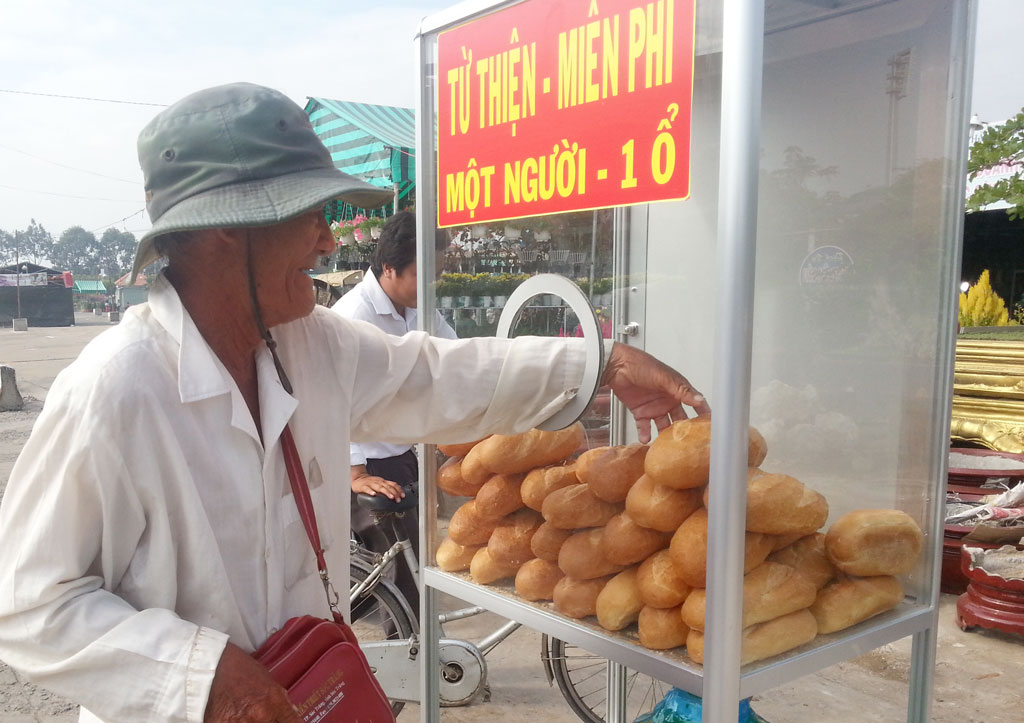 Lan tỏa những nhân tố tích cực Tủ bánh mì từ thiện - Nét đẹp đời thường