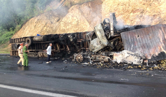 Hiện trường vụ tai nạn khiến 3 người tử vong trên cabin xe - Ảnh: Huỳnh Công Đông