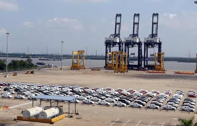 Ôtô nhập khẩu tại cảng container Trung tâm Sài Gòn (SPCT). (Ảnh: Danh Lam/TTXVN)