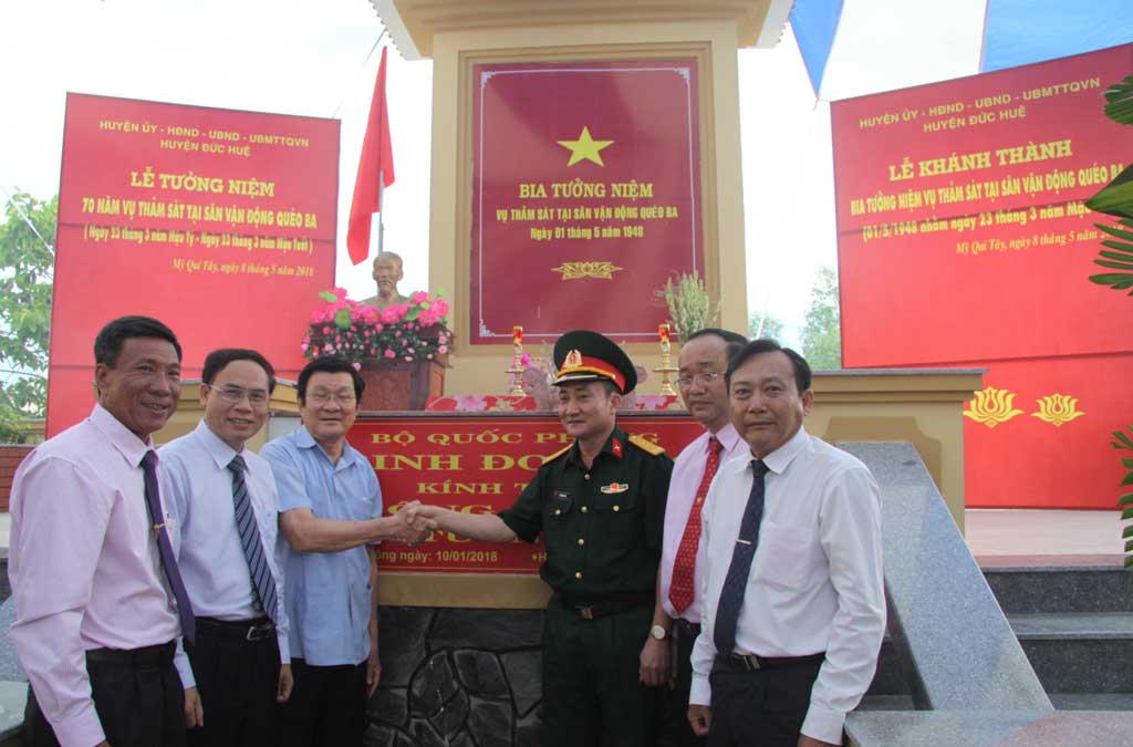 Nguyên Chủ tịch nước - Trương Tấn Sang cùng các đại biểu tham dự khánh thành Bia tưởng niệm vụ thảm sát tại Sân vận động Quéo Ba