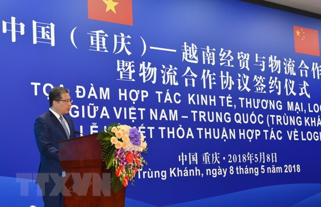 Đại sứ Đặng Minh Khôi giới thiệu về tình hình kinh tế Việt Nam. (Ảnh: Lương Anh Tuấn/TTXVN)