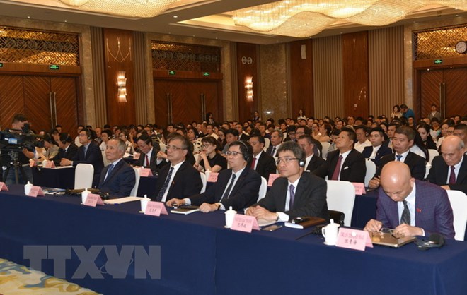 Các đại biểu Việt Nam dự tọa đàm. (Ảnh: Lương Anh Tuấn/TTXVN)