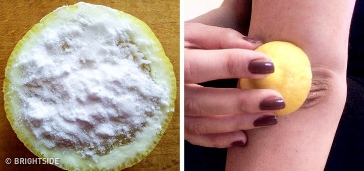 Chanh và baking soda: Chanh là một thành phần làm sáng da tuyệt vời. Nó nhiều chất chống oxy hóa và vitamin C giúp thúc đẩy tái tạo da và cải thiện làn da. Baking soda hoạt động như một chất tẩy rửa nhẹ nhàng và hiệu quả để làm trắng các vùng tối của da. Lấy một quả chanh và cắt nó thành 2 nửa. Rắc 1 muỗng canh baking soda lên trên quả chanh. Xoa khuỷu tay và đầu gối trong 1 phút. Để yên trong 15 phút rồi rửa sạch bằng nước ấm.