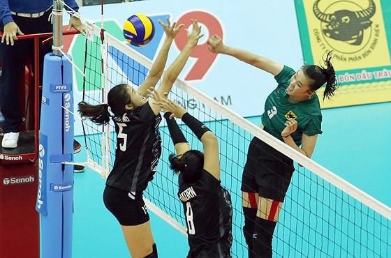Eight teams vie for trophy at int’l women’s volleyball tourney